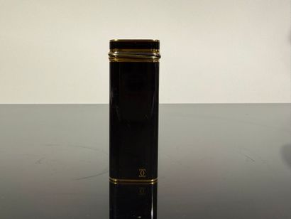 Must de Cartier

Briquet en métal doré et...