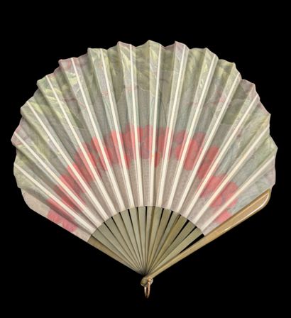 Eventail plié, vers 1910
Feuille en gaze...