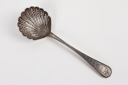Cuillère à fraises en argent 950/1000, le...
