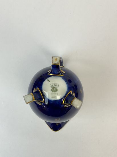 SEVRES, Manufacture Nationale

Service à...
