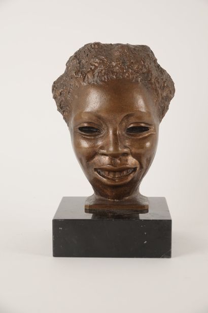 J. WITTER (XX° siècle)
Visage 
Bronze à patine...