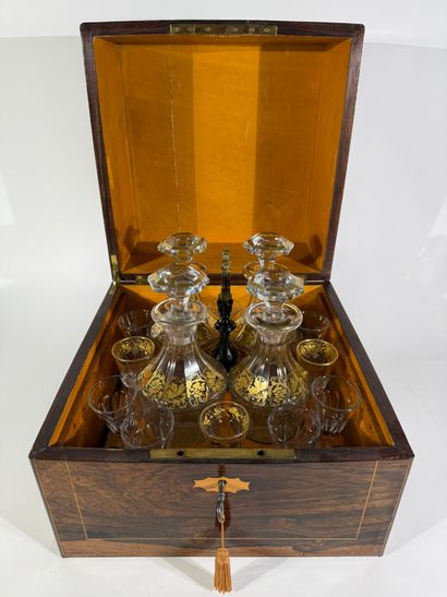 XIXe siècle

Cave à liqueur en plaquage de...