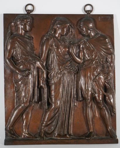 Scène antique de trois personnages en bas-relief
Plaque...