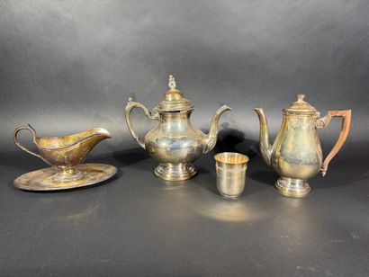 CHRISTOFLE 

Une saucière en métal argenté

Signée...