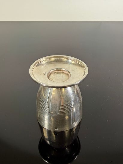 Coquetier en argent 950 millièmes finement...