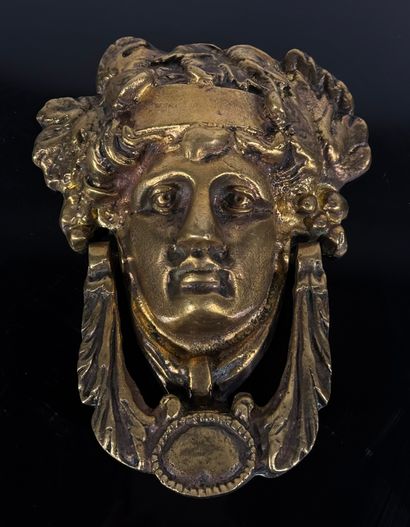XIXe siècle

Heurtoire de porte en bronze...