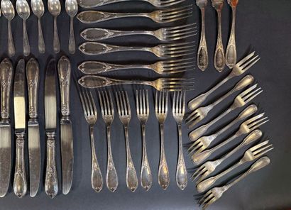Partie de ménagère et objets en métal comprenant...