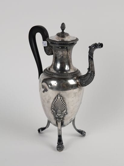 Théière tripode en argent 950/1000 à bec...