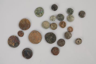 MONDE GREC
Ensemble de 15 monnaies en bronze...