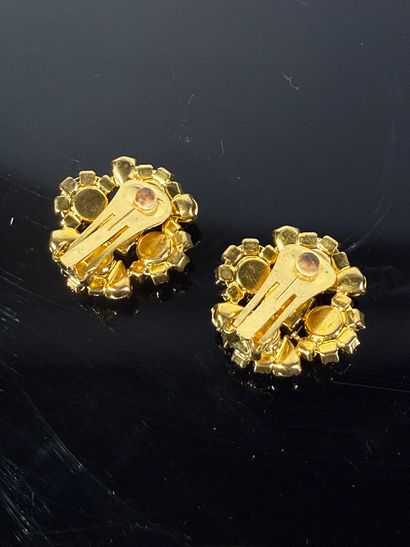 Paire de clips d'oreille fleurs, pierres...