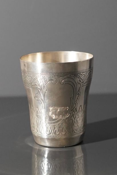 Timbale en argent 925 millièmes à décor guilloché...