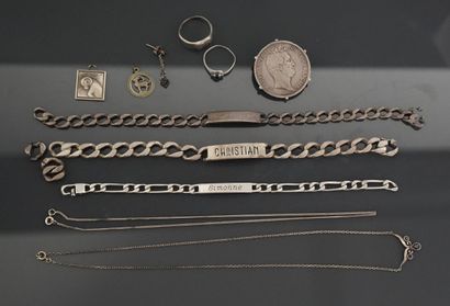 Réunion de bijoux en argent comprenant :...