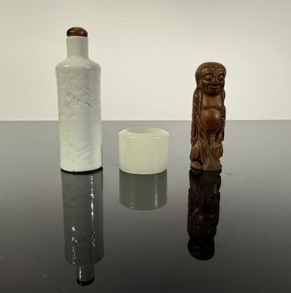 Chine

Ensemble de 3 objets asiatiques comprenant...