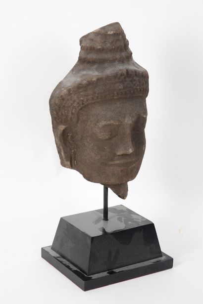 Cambodge
Tête de Bouddha
Sculpture en pierre
Style...