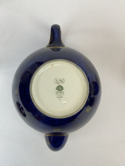 SEVRES, Manufacture Nationale

Service à...