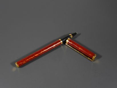 S.T. DUPONT Paris

Stylo à mine en laque...