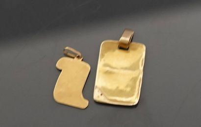 Deux pendentifs en or jaune 18K 750 millièmes,...