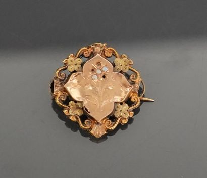 Une broche en or rose 18k 750 millièmes à...