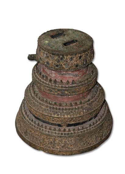 Birmanie, XIXe siècle 
Socle en bronze anciennement...