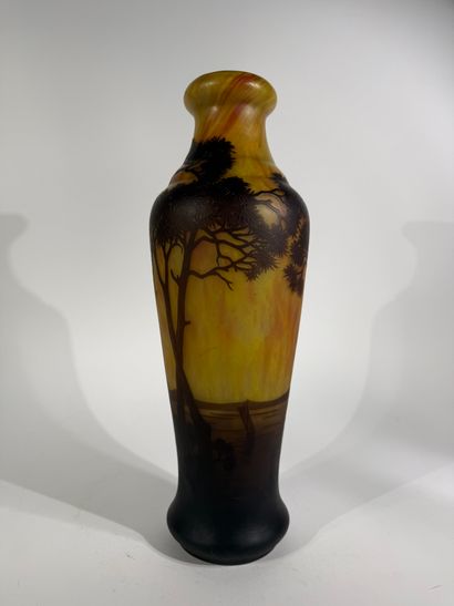 DAUM, Nancy

Vase de forme balustre en verre...