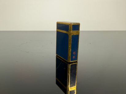 S.T DUPONT

Briquet en laque de Chine bleu...