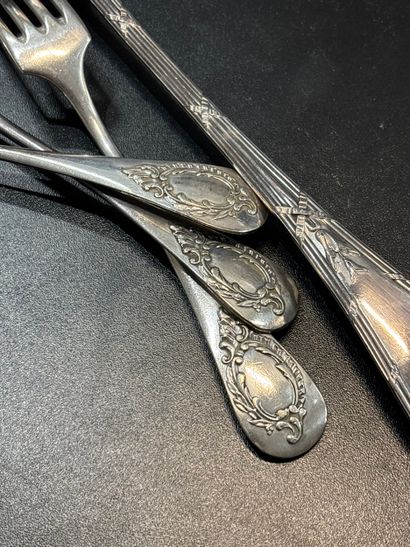 CHRISTOFLE
A silver-plated ladle decorated...