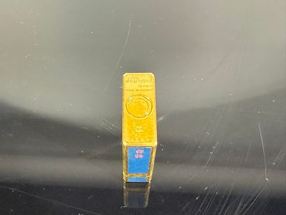 S.T DUPONT

Briquet en laque de Chine bleu...