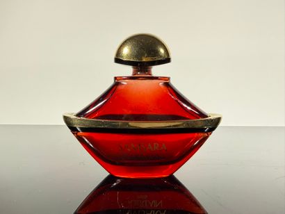 GUERLAIN

Samsara

Set of 5 burgundy glass...