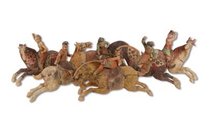 CHINE, XX° siècle
Six cavaliers en terre...
