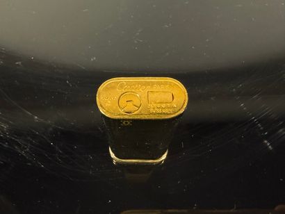 Must de Cartier

Briquet en métal doré et...