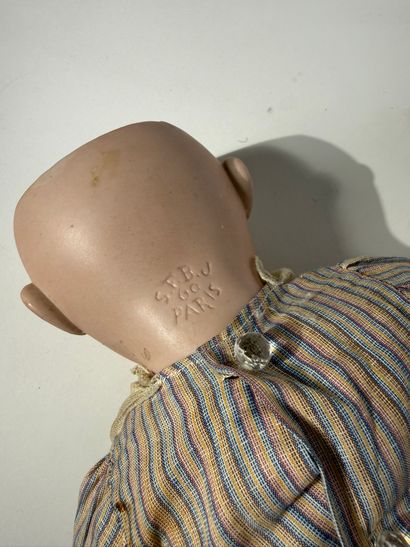 SFBJ

Poupée avec tête en porcelaine, corps...