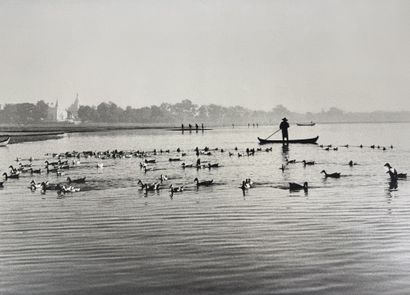 Jean LARIVIERE (1940).
Vue d'un lac.
Lithographie.
Signée...
