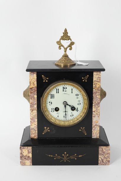 HABERT, Pontoise
Pendule borne en marbre...