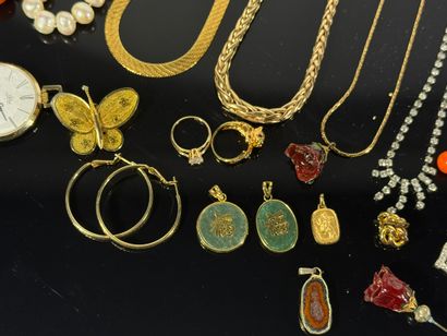 Ensemble de bijoux fantaisie comprenant des...