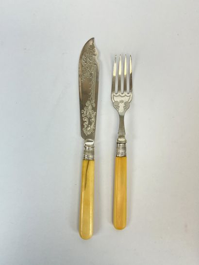 Set of twelve silver-plated fish-cutting...