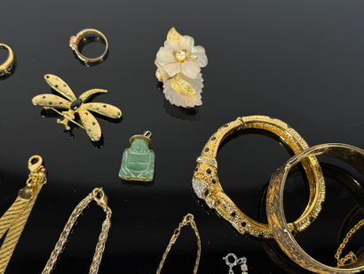 Ensemble de bijoux fantaisie comprenant des...