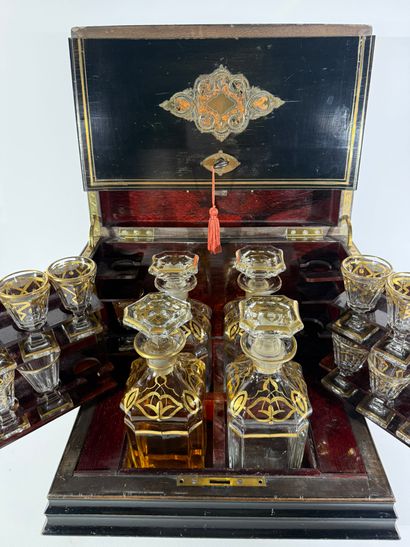 XIXe siècle

Cave à liqueur en poirier noirçi...