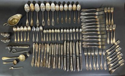 Partie de ménagère et objets en métal comprenant...