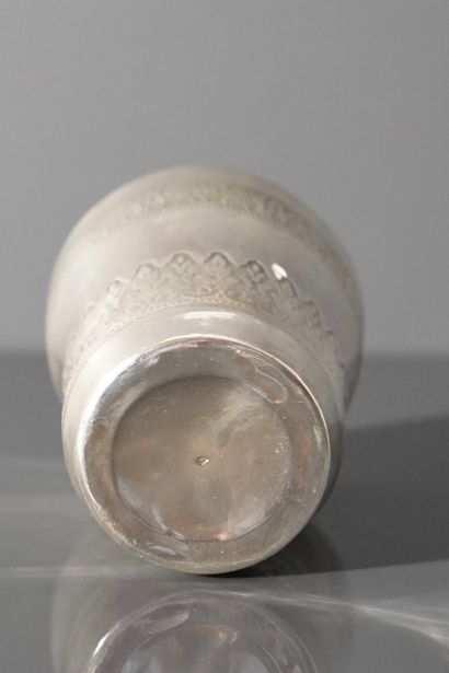 Timbale en argent 925 millièmes à décor guilloché...