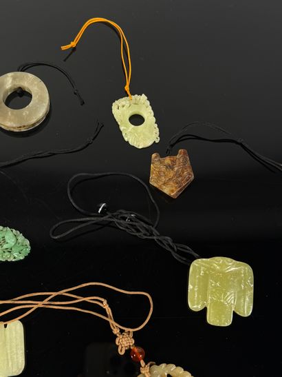 Chine

Ensemble de 10 statuettes en jade...