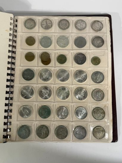 Un album de pièces de monnaies diverses