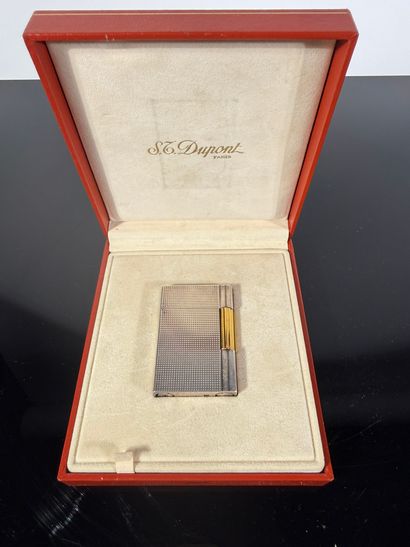 S.T DUPONT

Briquet Gatsby en deux tons de...