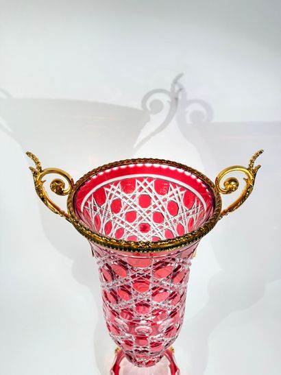 Dans le goût de Baccarat

Imposant vase balustre...