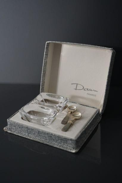 DAUM France 
deux salerons en cristal moulé,...