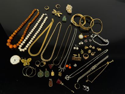 Ensemble de bijoux fantaisie comprenant des...