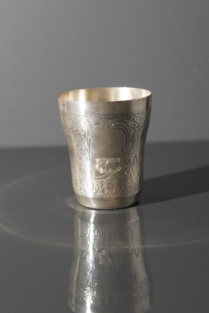 Timbale en argent 925 millièmes à décor guilloché...