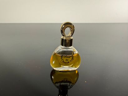 VAN CLEEF ARPELS

First

Set of 3 glass perfume...