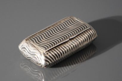 Tabatière rectangulaire en argent 925 millièmes...