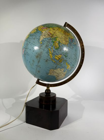 GIRARD et BARRERE

Globe terrestre lumineux...