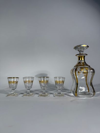Cave à liqueur en marqueterie du style Boulle...